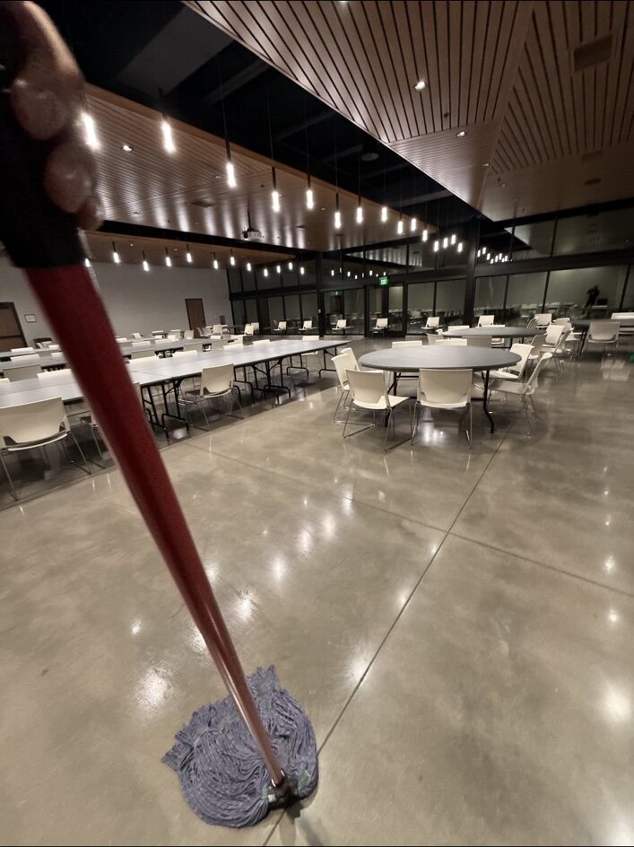 Large-area floor service